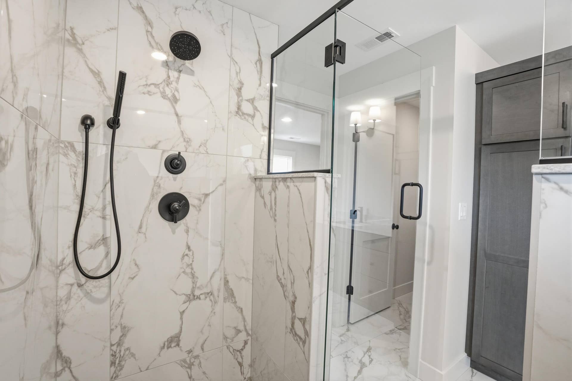 9353 Corydalis Avenue, St. John, IN 46373 Primary Shower