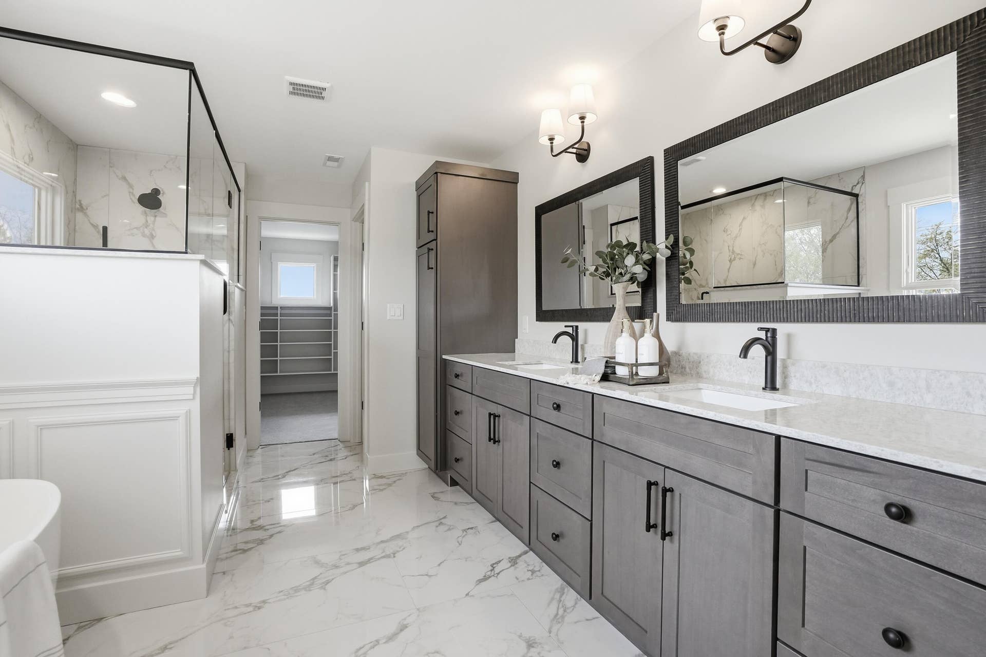 9353 Corydalis Avenue, St. John, IN 46373 primary bath