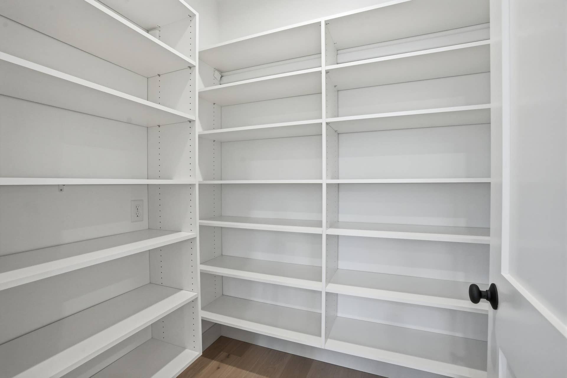 9353 Corydalis Avenue, St. John, IN 46373 Kitchen Pantry