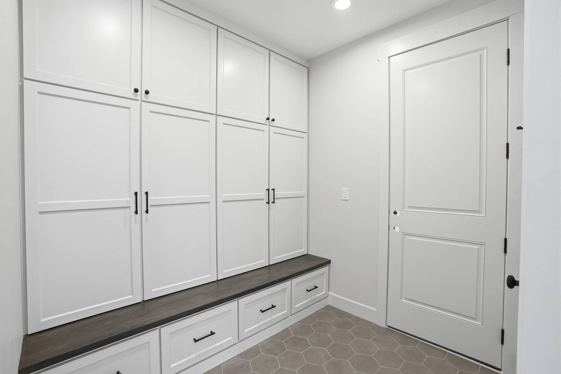 9353 Corydalis Avenue, St. John, IN 46373 Mud Rm
