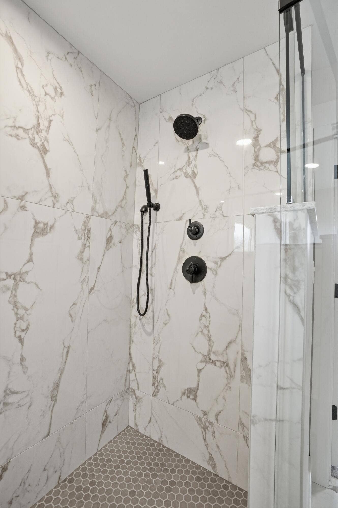 9353 Corydalis Avenue, St. John, IN 46373 Primary Shower