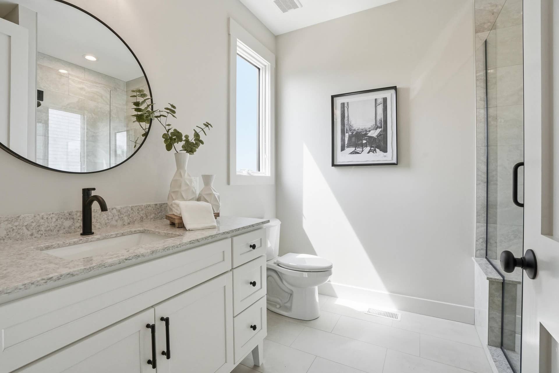 9353 Corydalis Avenue, St. John, IN 46373 guest bath 1st floor