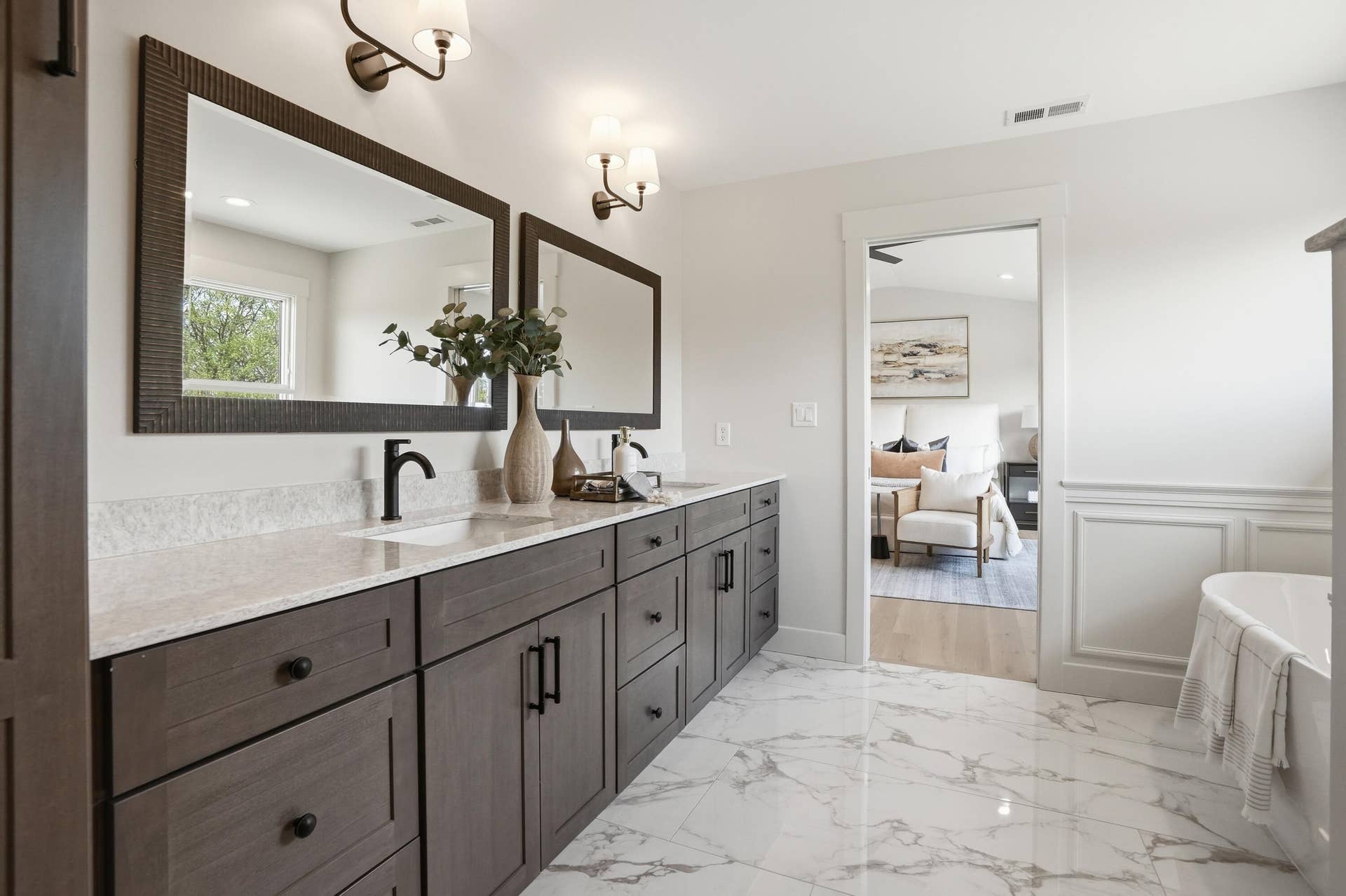 9353 Corydalis Avenue, St. John, IN 46373 primary bath