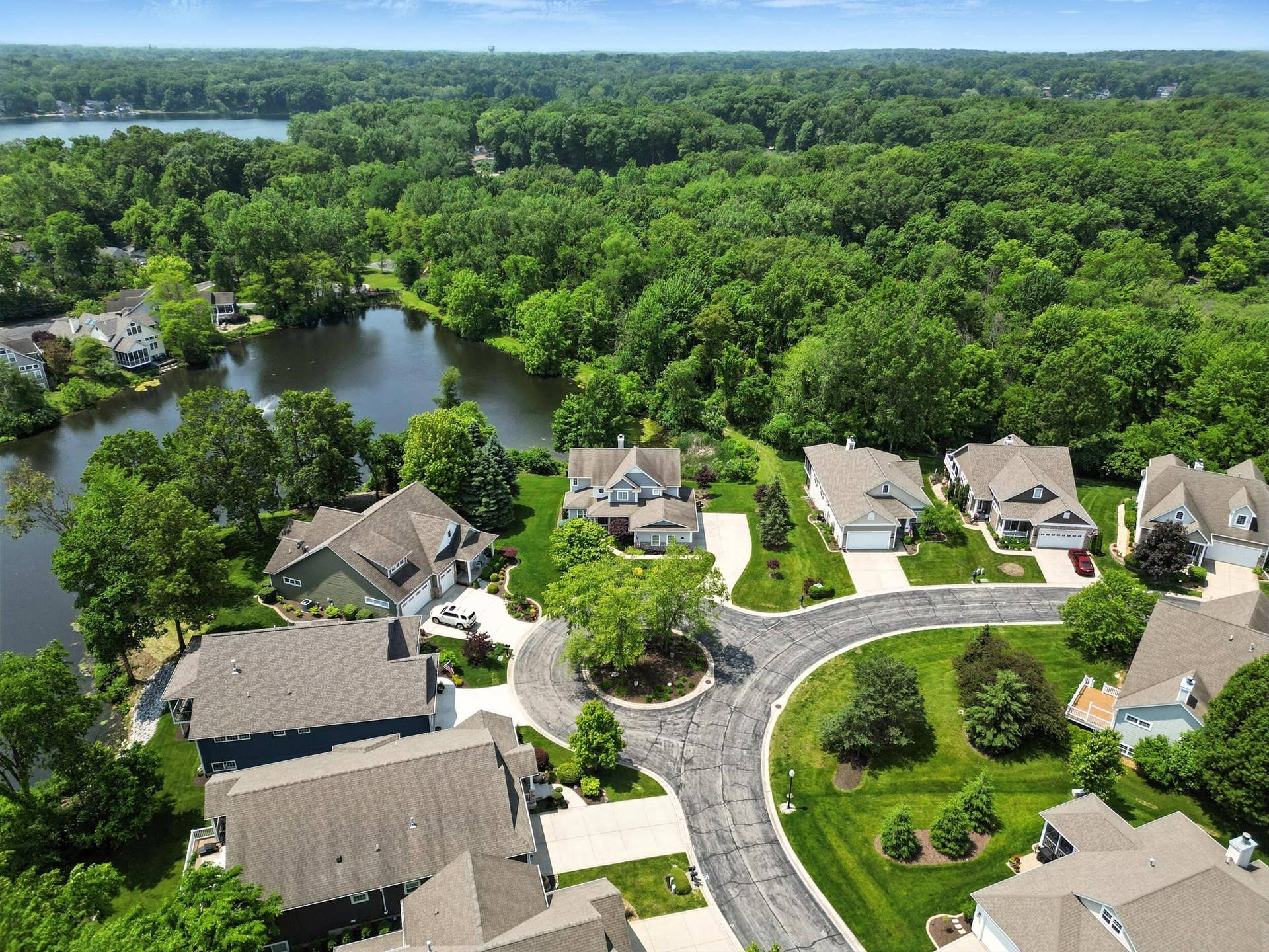 1730 Briam Court, Valparaiso, IN 46383 53 drone