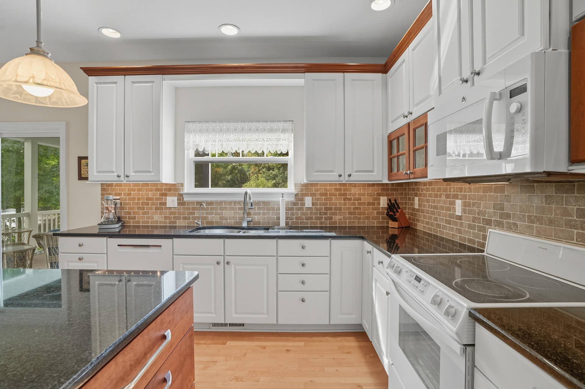 1730 Briam Court, Valparaiso, IN 46383 15 Kitchen