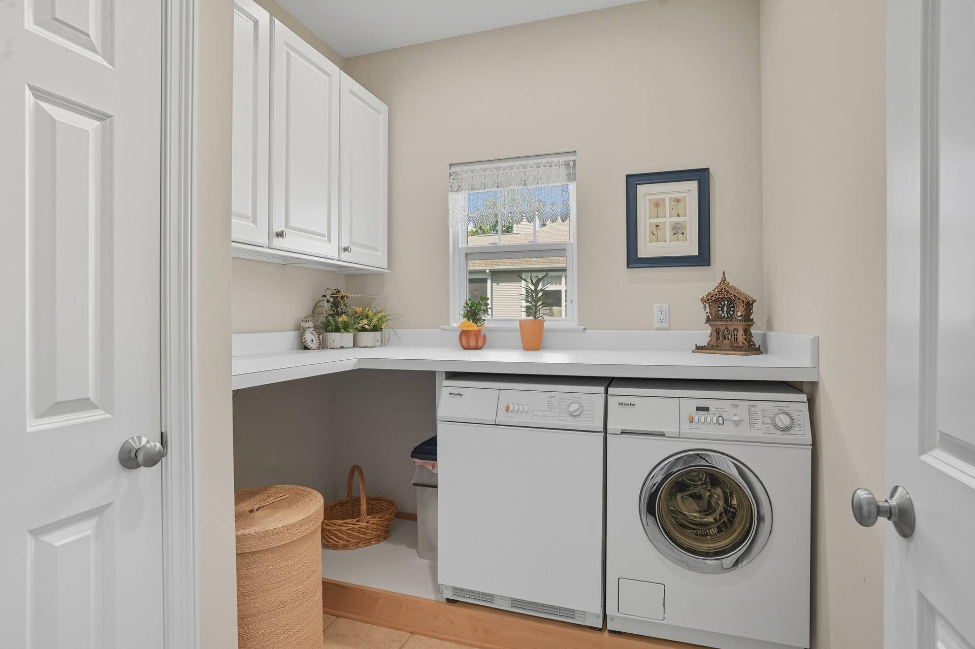 1730 Briam Court, Valparaiso, IN 46383 23 main flr laundry