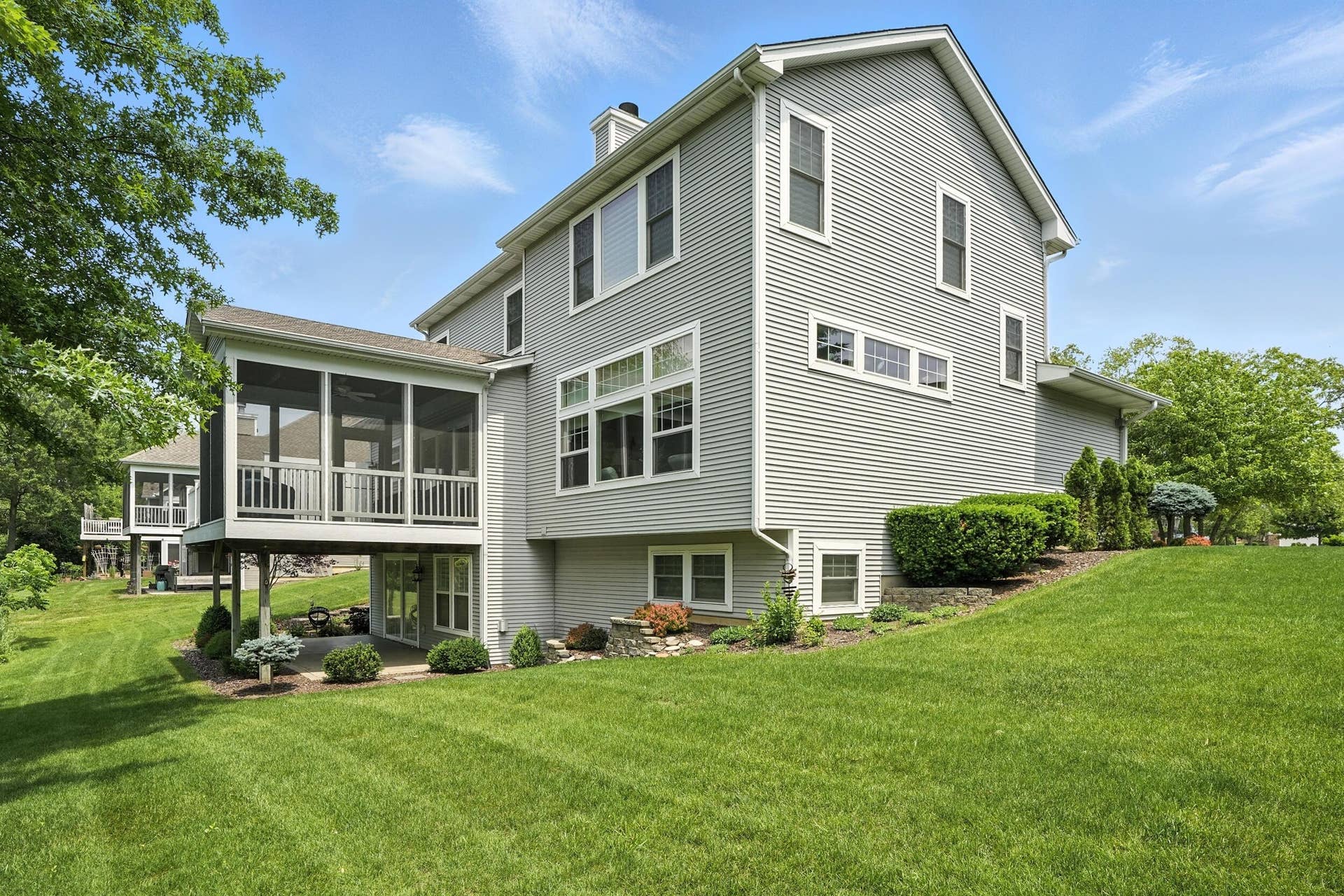 1730 Briam Court, Valparaiso, IN 46383 48 back and side view