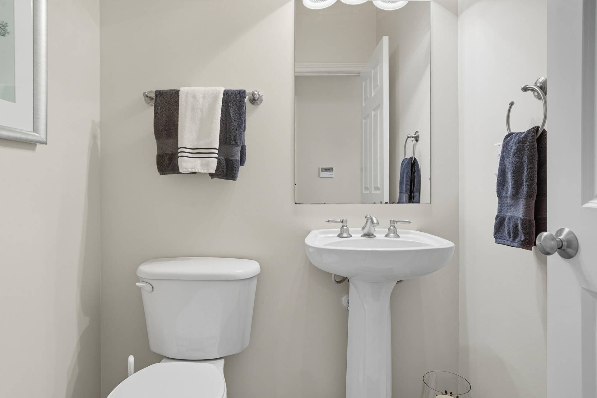 1730 Briam Court, Valparaiso, IN 46383 24 main flr half bath