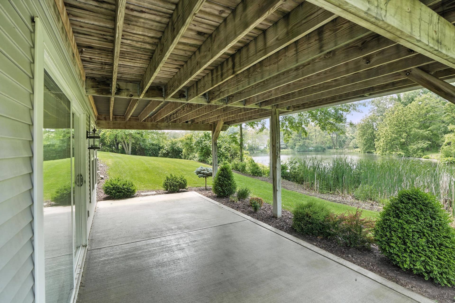 1730 Briam Court, Valparaiso, IN 46383 46 patio off walk out basement