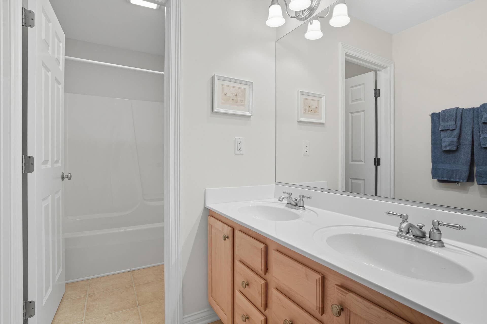 1730 Briam Court, Valparaiso, IN 46383 34 hall full bath
