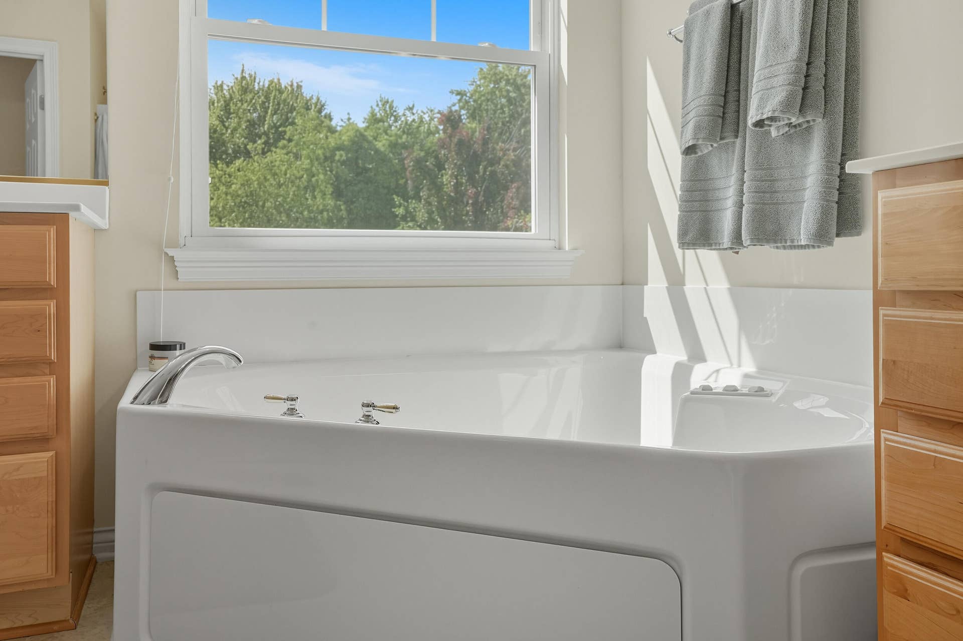 1730 Briam Court, Valparaiso, IN 46383 31 primary bath jacuzzi