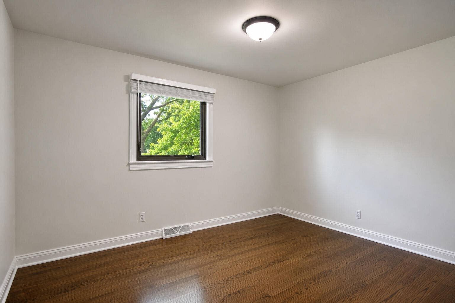 12000 Oakwood Drive, St. John, IN 46373 12000 N Oakwood Dr, St. John, IN 11