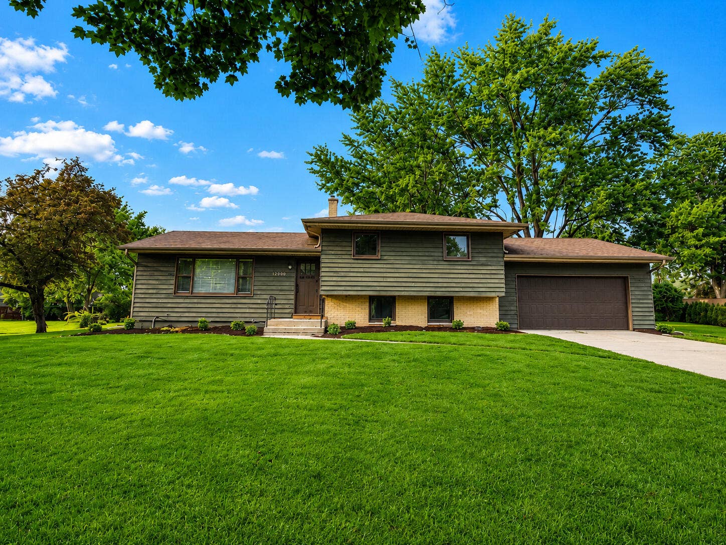 12000 Oakwood Drive, St. John, IN 46373 12000 N Oakwood Dr, St. John, IN 19