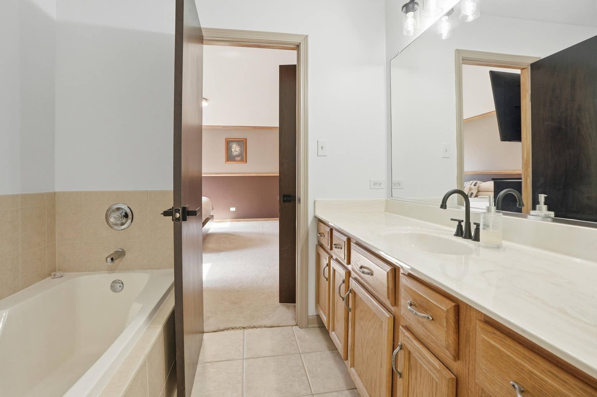 Hall Bath Upstairs