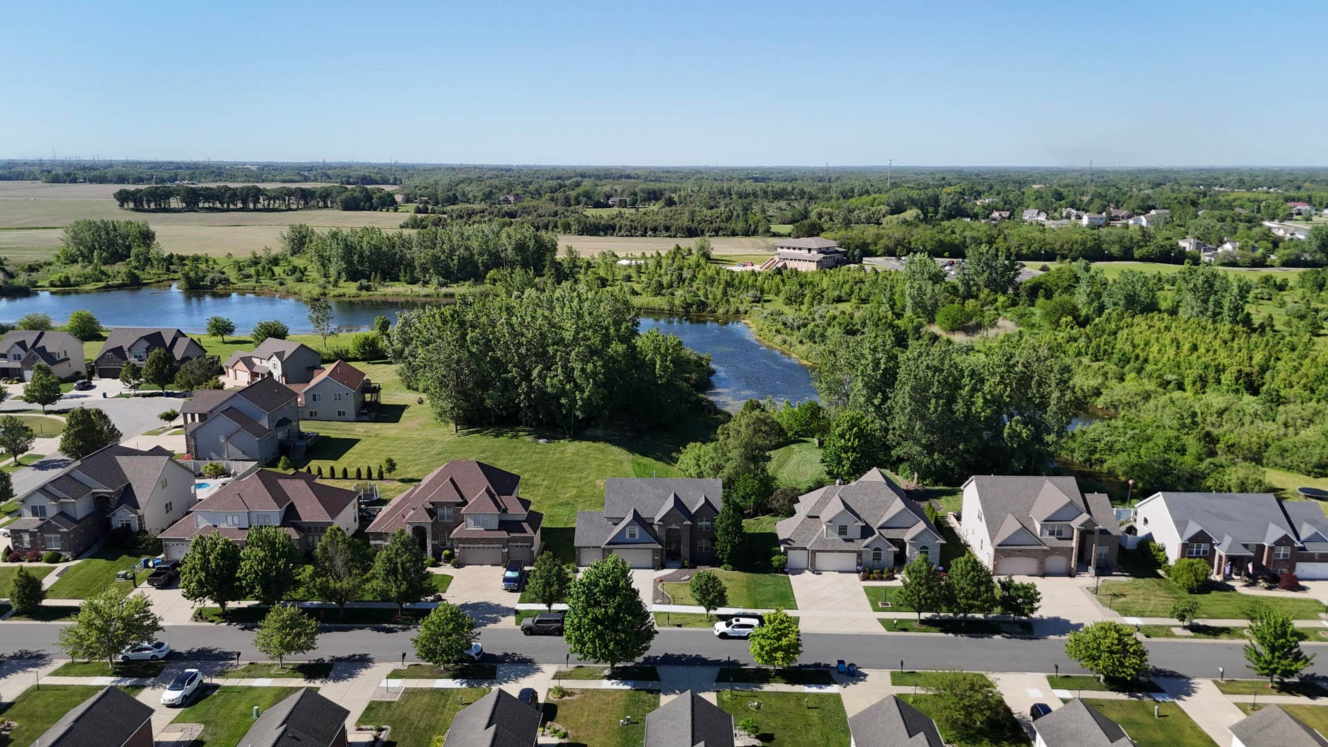 7490 103rd Avenue, Crown Point, IN 46307 27-dji_fly_20260602_163436_0168_17805804