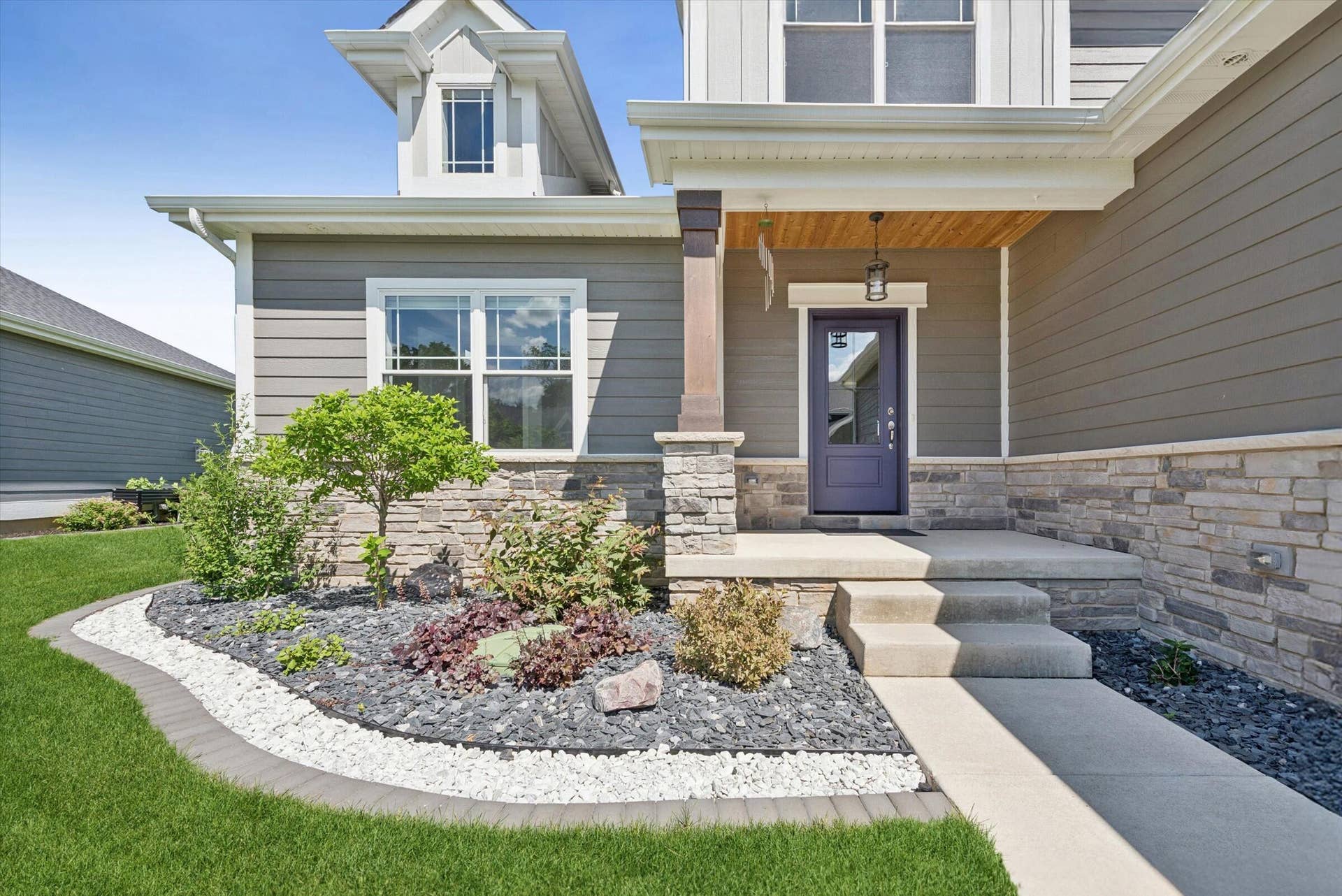 3202 Forestside Lane, Valparaiso, IN 46385 04-Front Entrance