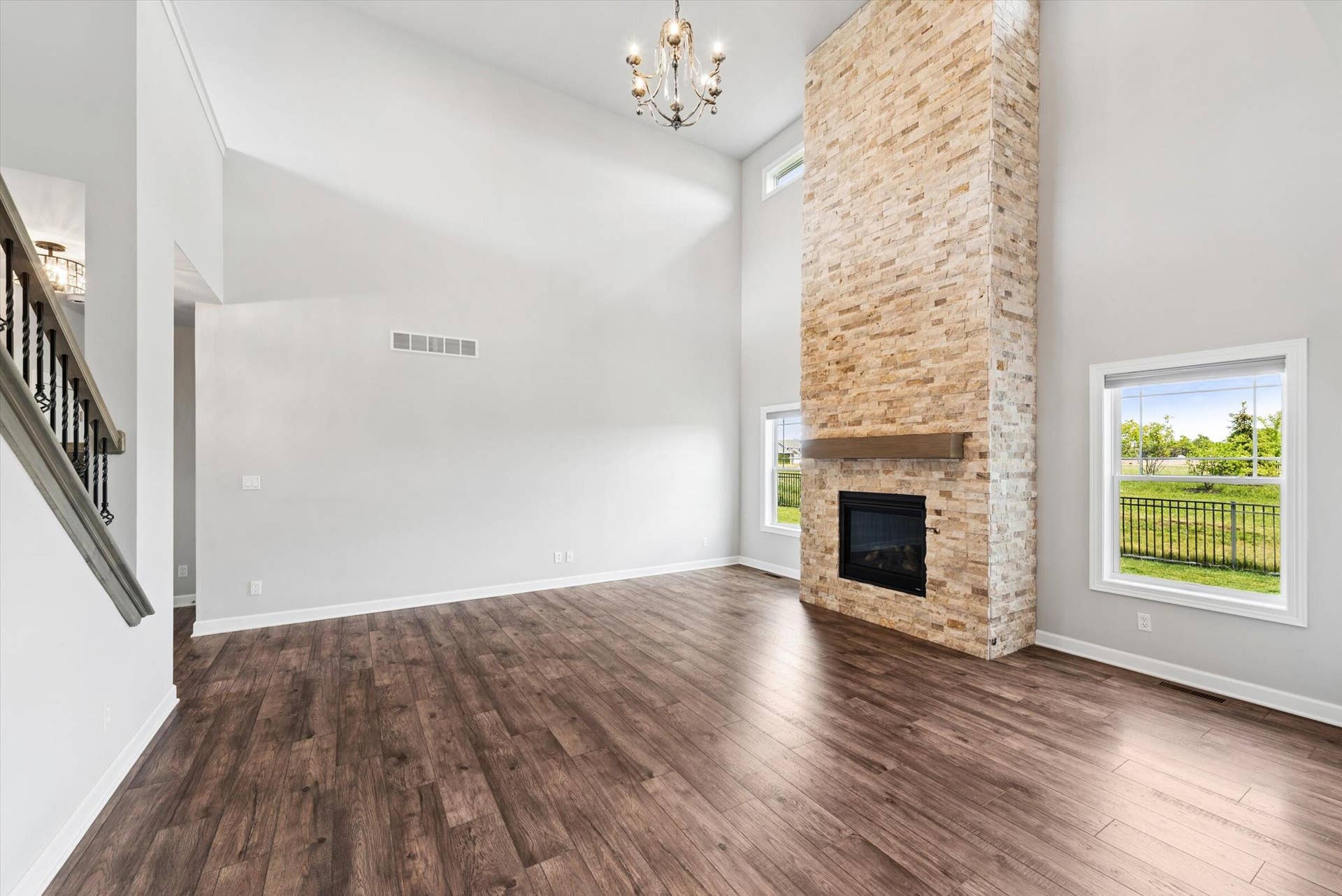 3202 Forestside Lane, Valparaiso, IN 46385 08-Living Room
