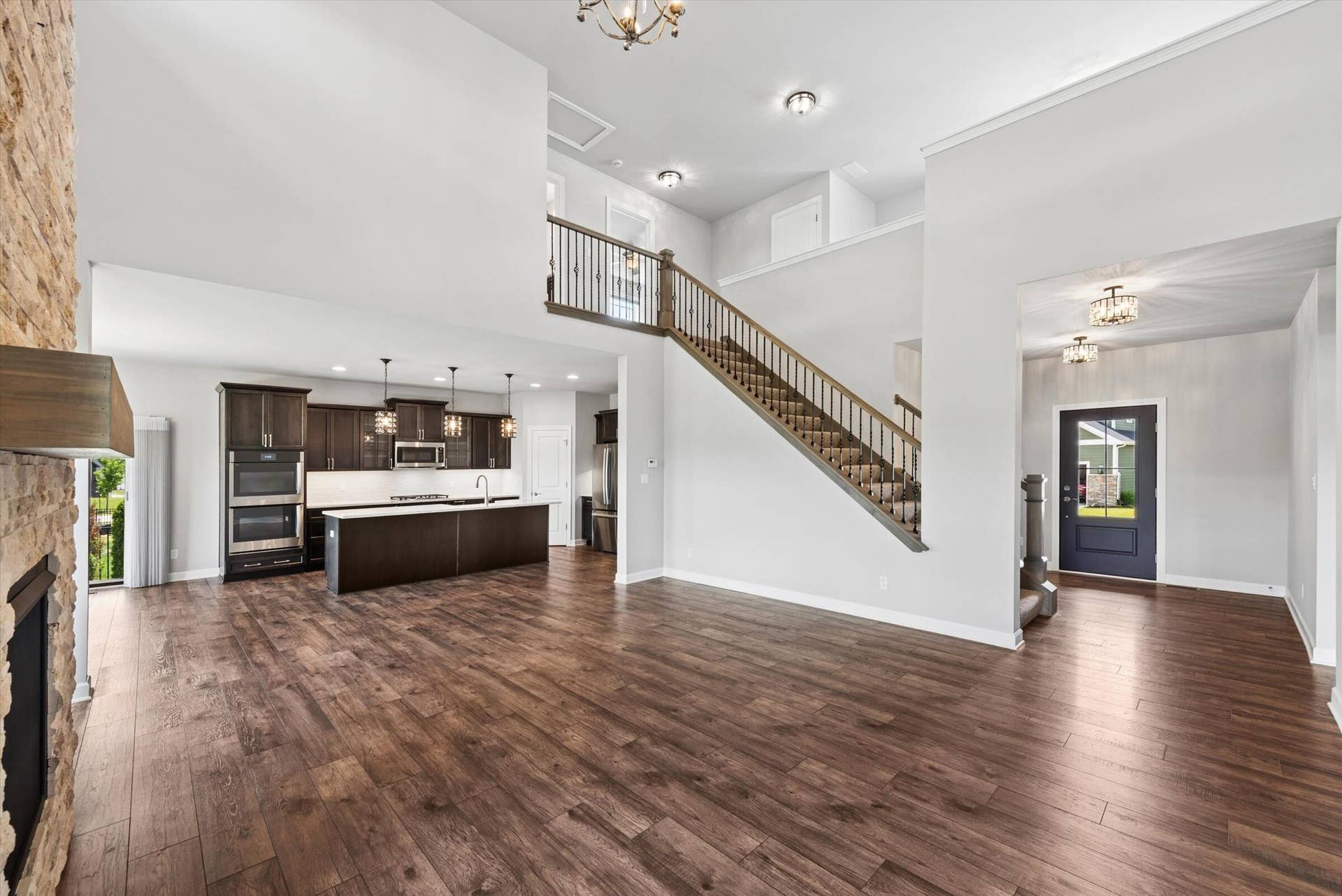 3202 Forestside Lane, Valparaiso, IN 46385 06-Living Room