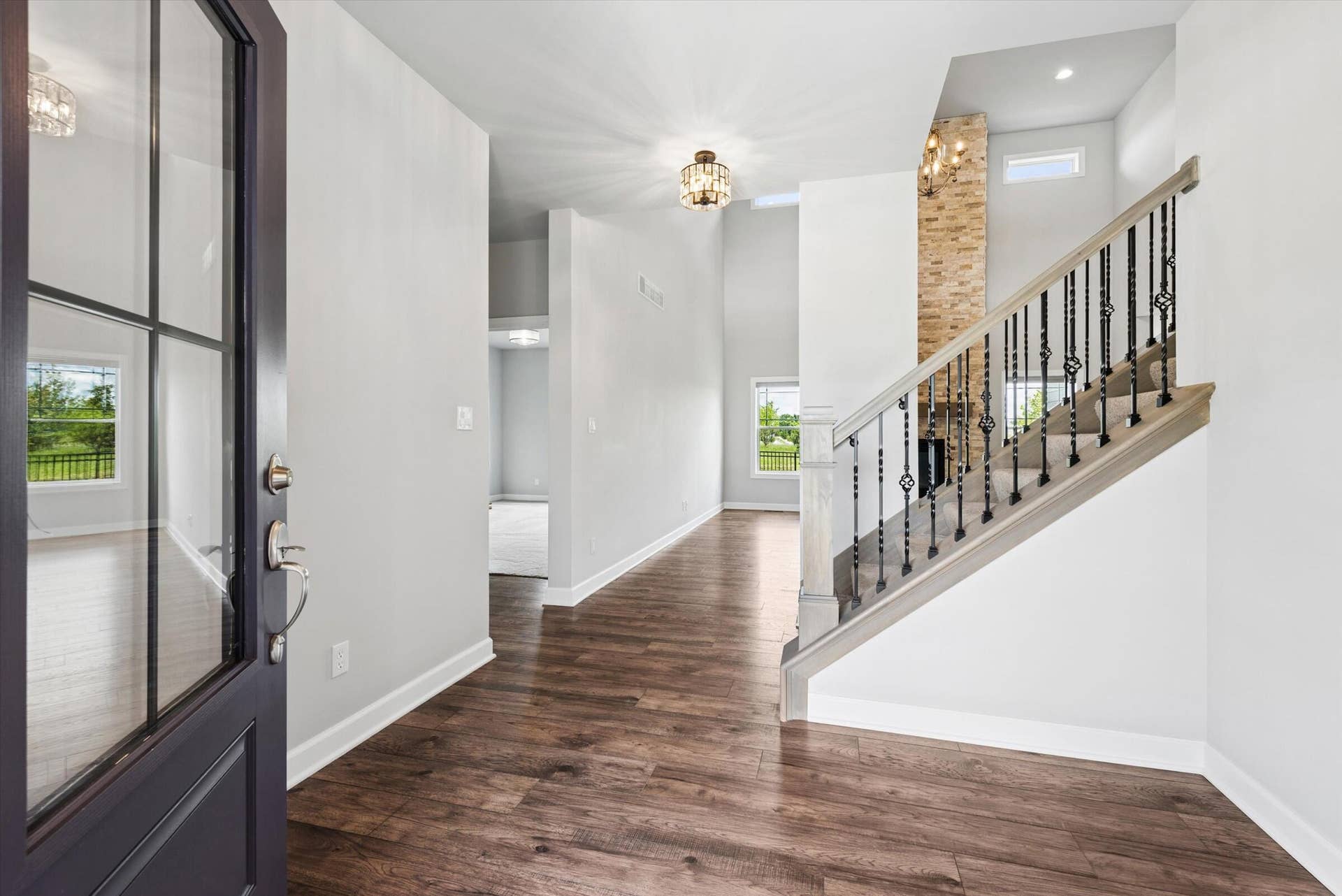 3202 Forestside Lane, Valparaiso, IN 46385 05-Foyer