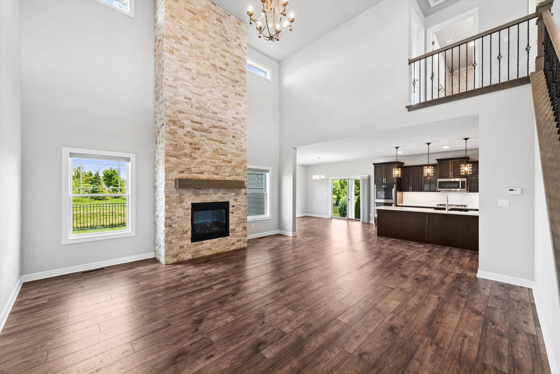 3202 Forestside Lane, Valparaiso, IN 46385 07-Living Room