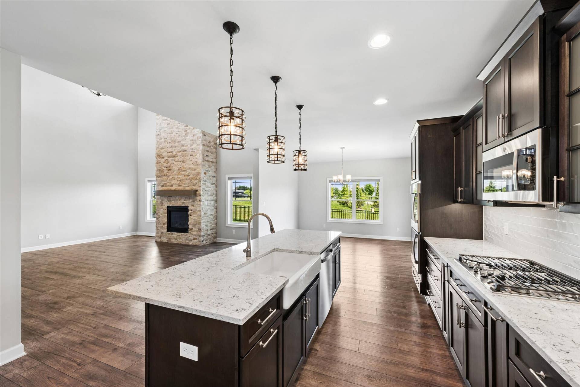 3202 Forestside Lane, Valparaiso, IN 46385 12-Kitchen