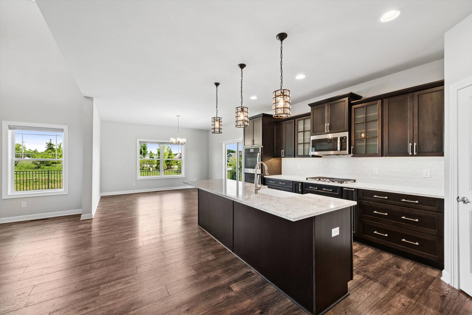 3202 Forestside Lane, Valparaiso, IN 46385 09-Kitchen
