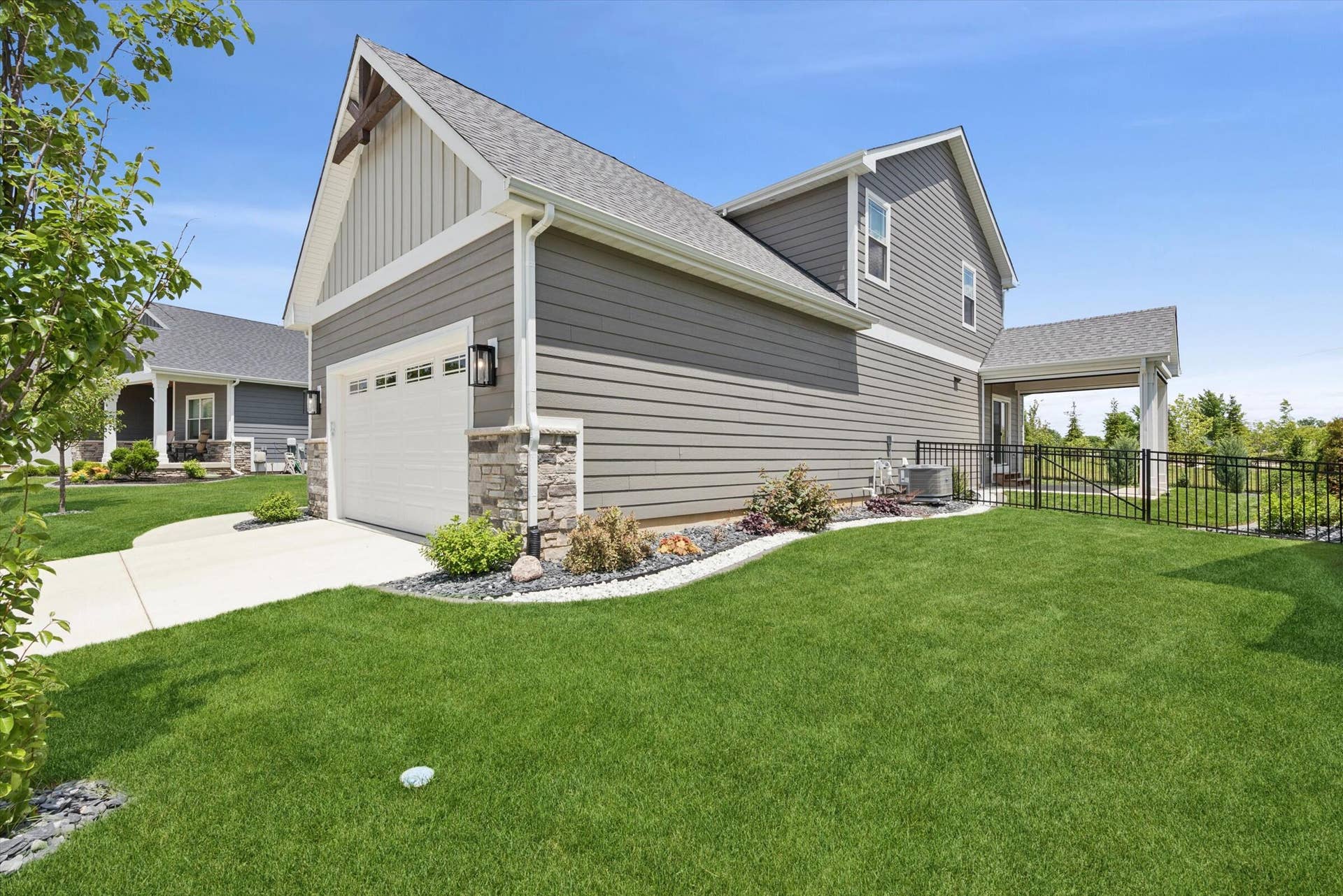 3202 Forestside Lane, Valparaiso, IN 46385 31-Side
