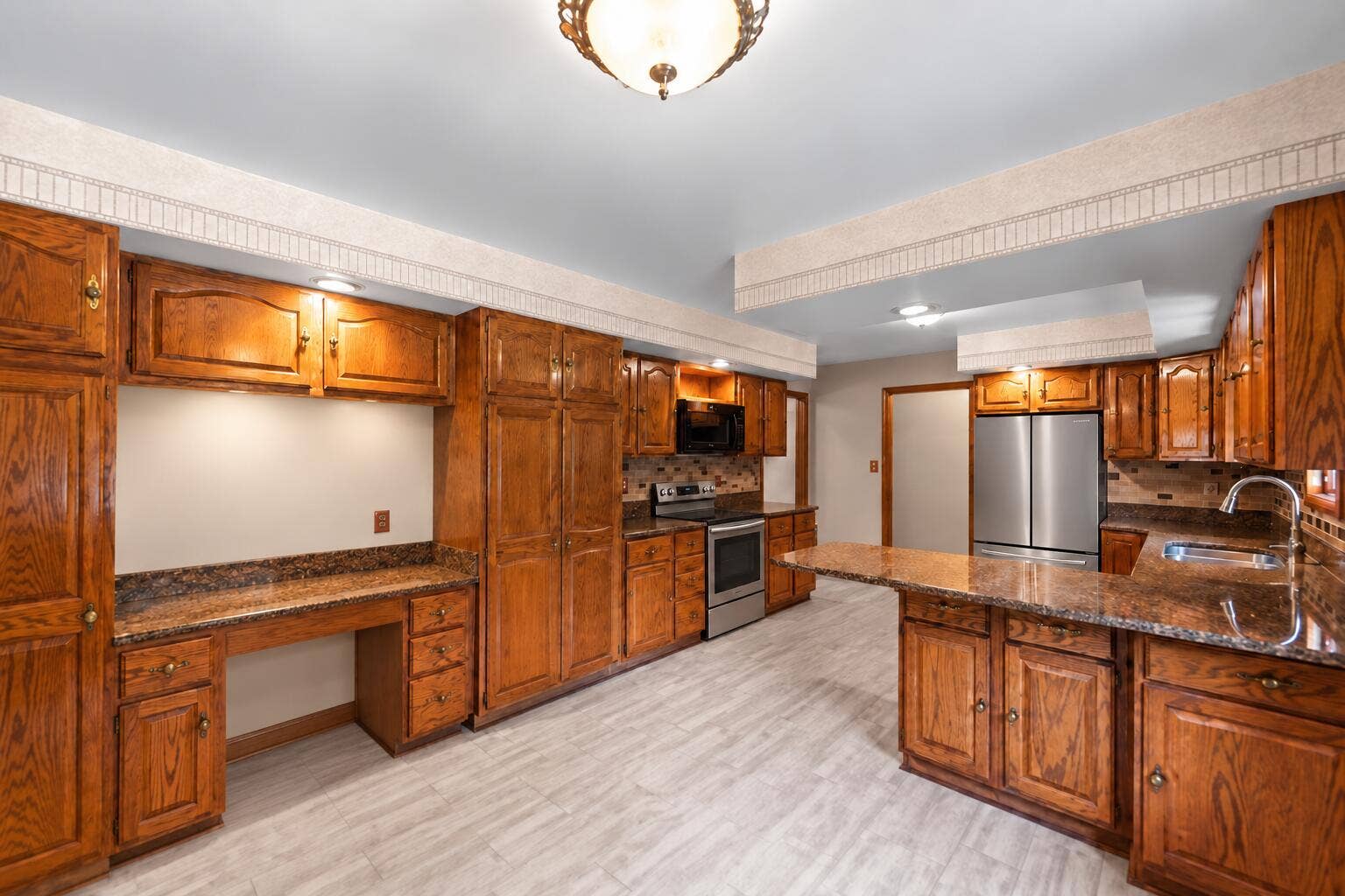 2499 Willowwood corrected kichen photo