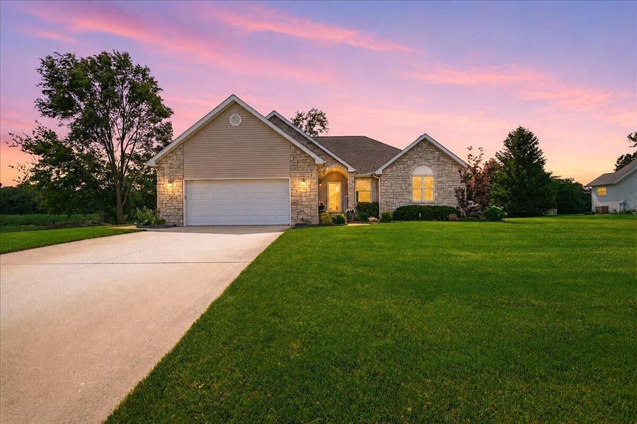 Property photo for 518 Golden Rain Court, DeMotte, IN