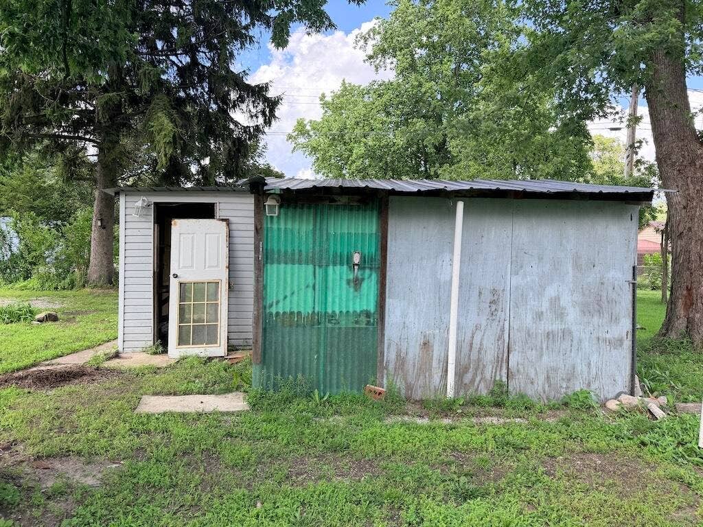 shed front
