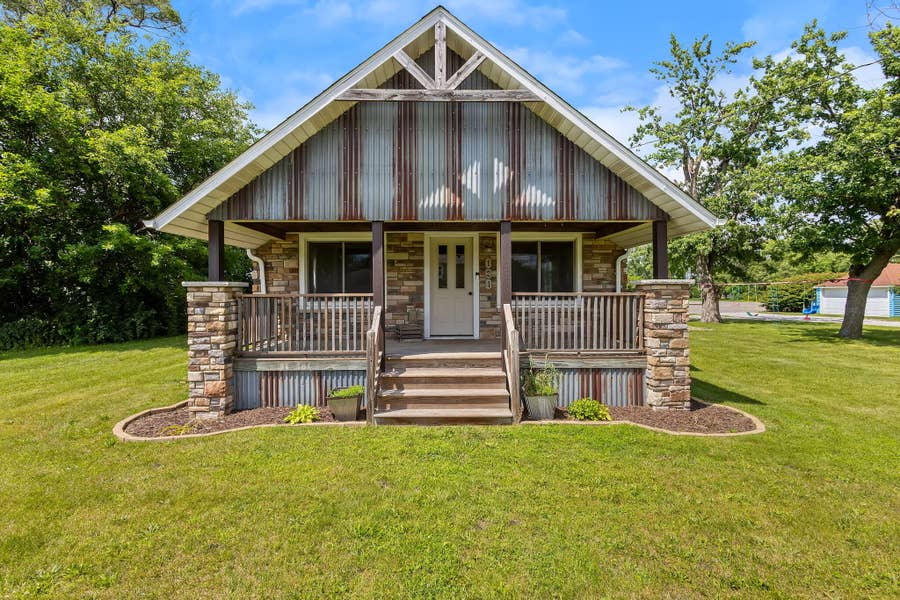 Property photo for 124 SE 6th Street, DeMotte, IN