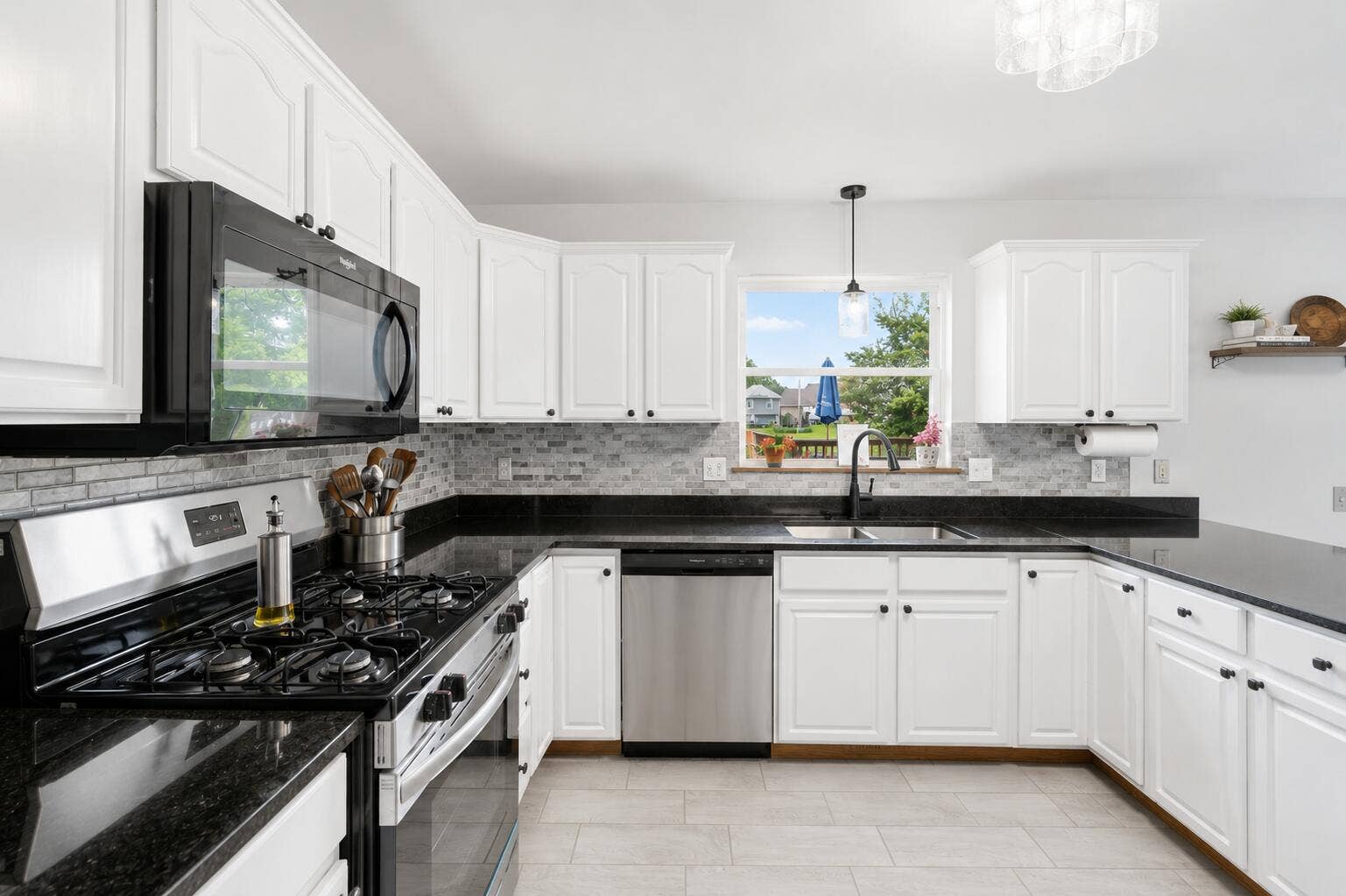 555 Lake Park Drive, Valparaiso, IN 46385 kitchen