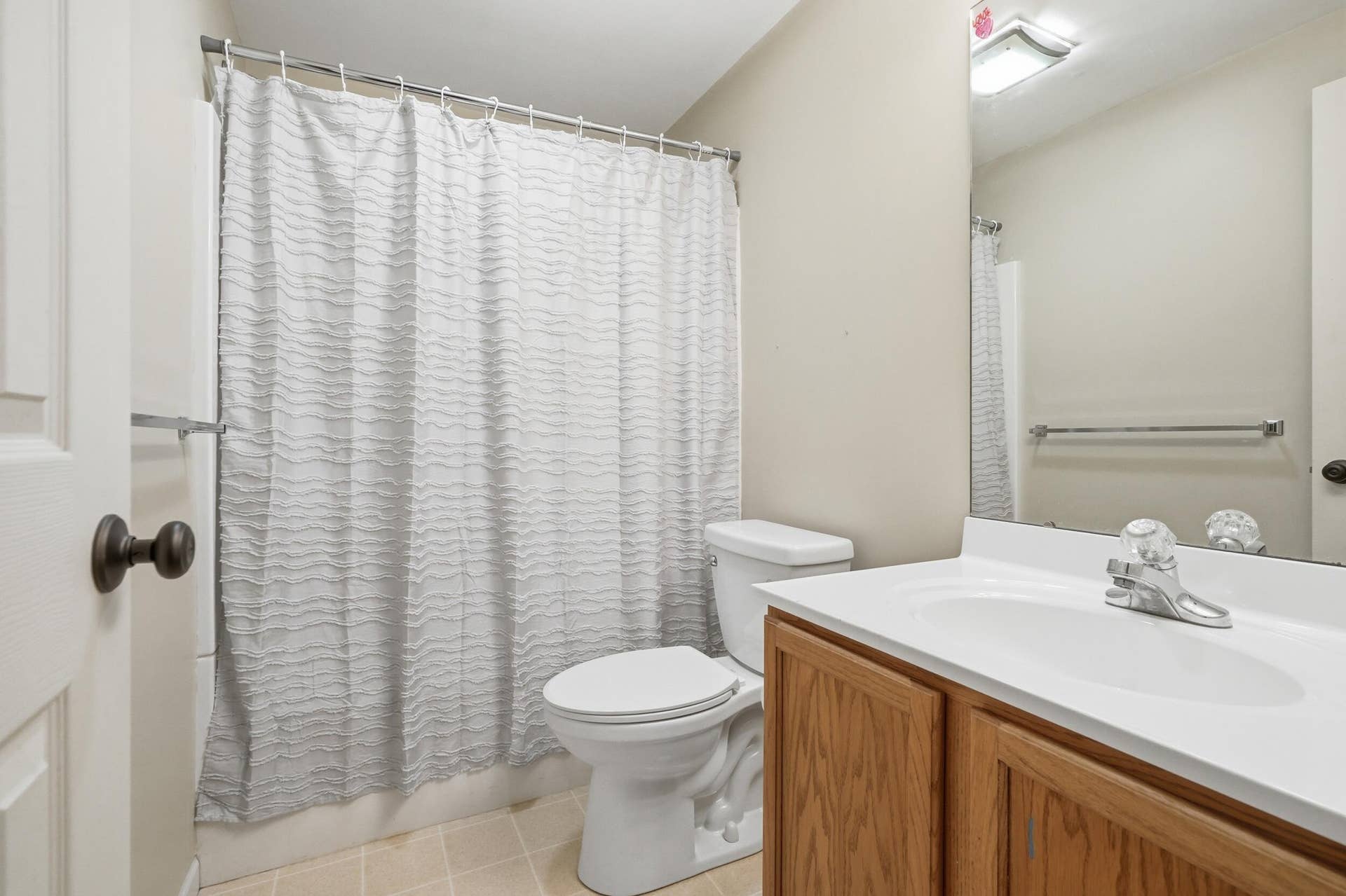 555 Lake Park Drive, Valparaiso, IN 46385 Bathroom 3