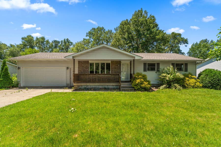 Property photo for 9082 Estates Drive, DeMotte, IN