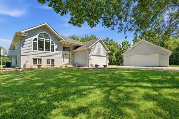 15465 detached garage
