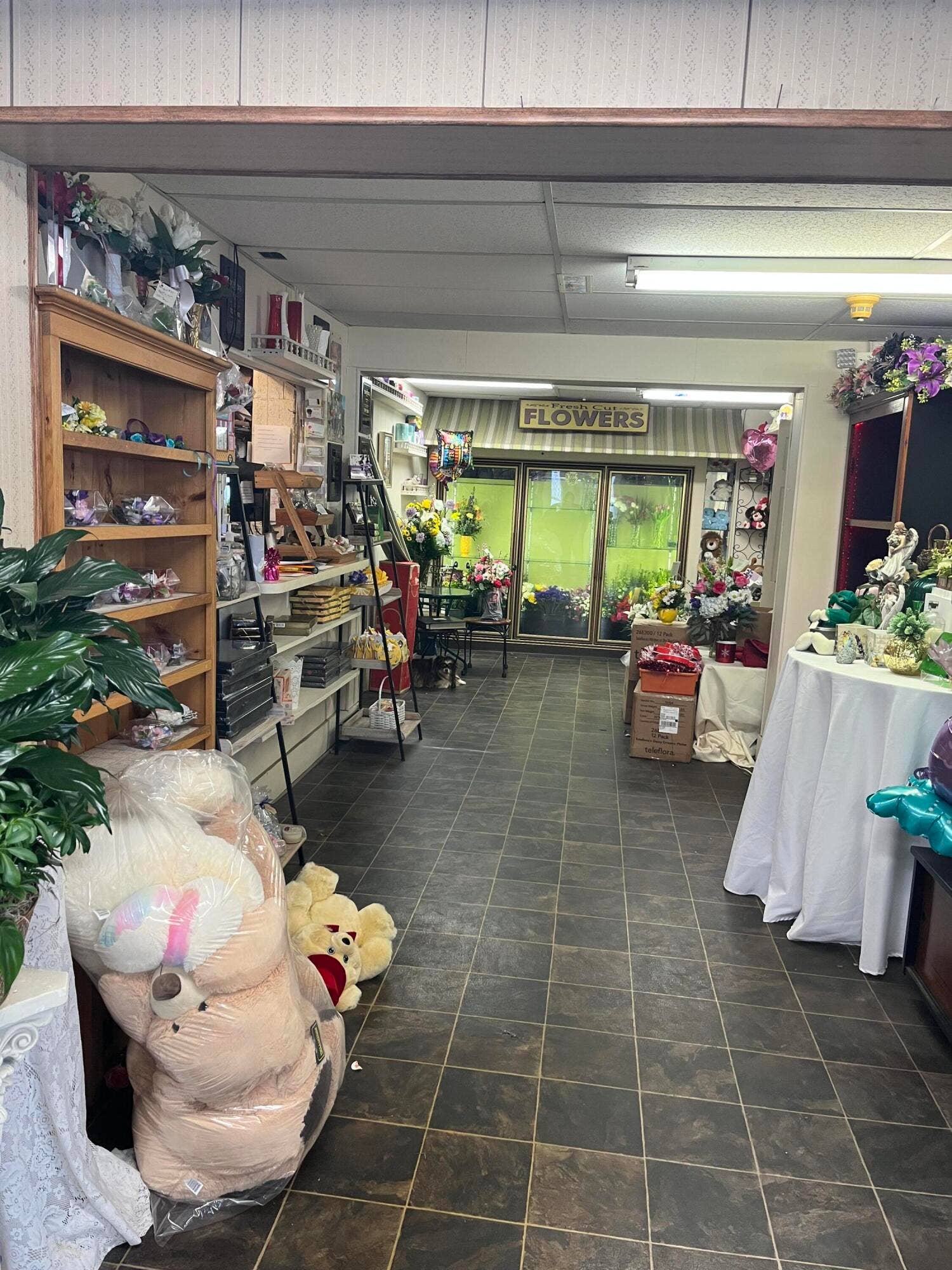 154 Main Street, Crown Point, IN 46307 main Floor Checkout