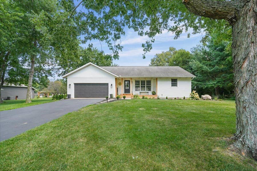 Property photo for 11511 Laurie Drive, Wheatfield, IN