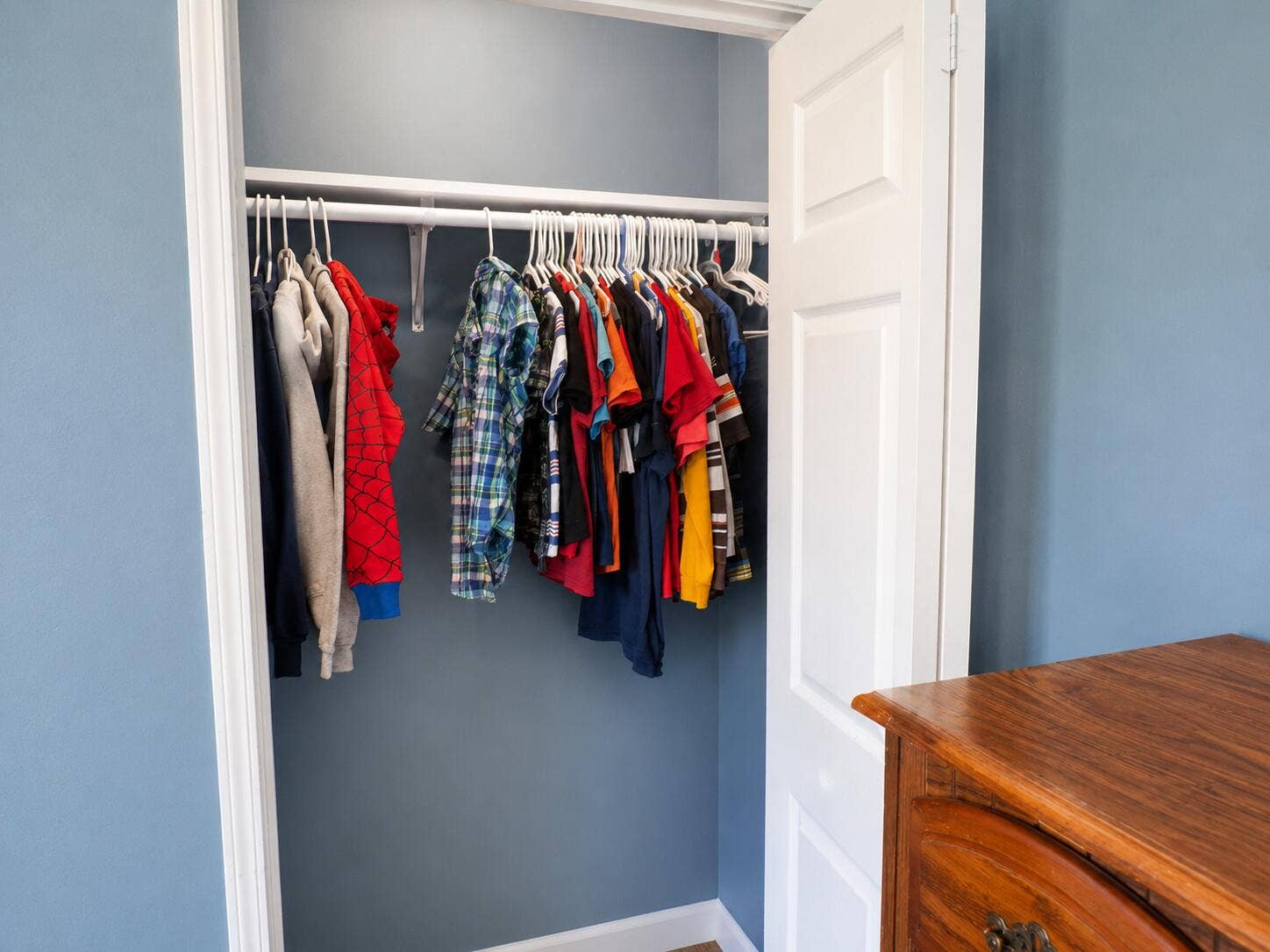 bed 3 closet