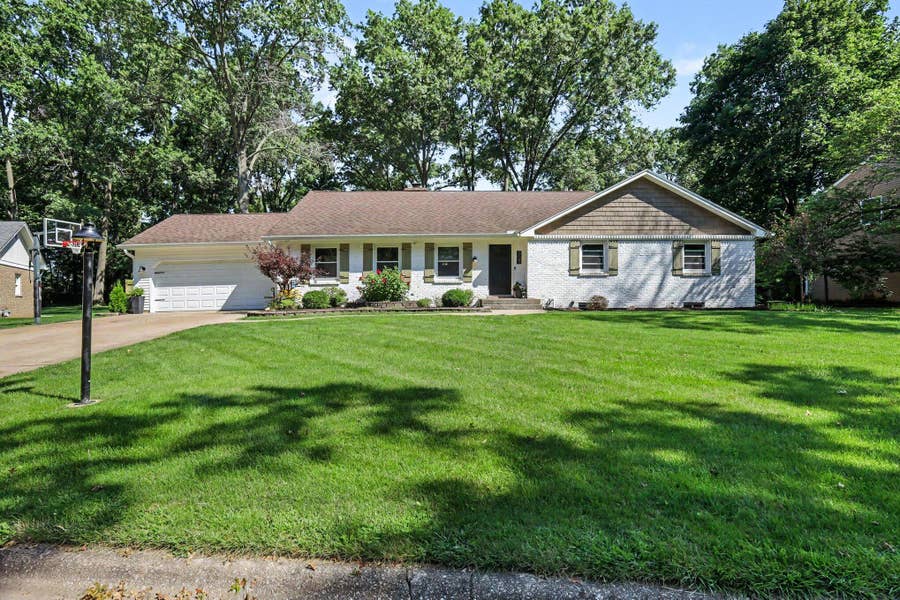 Property photo for 203 Oxbow Court, Valparaiso, IN