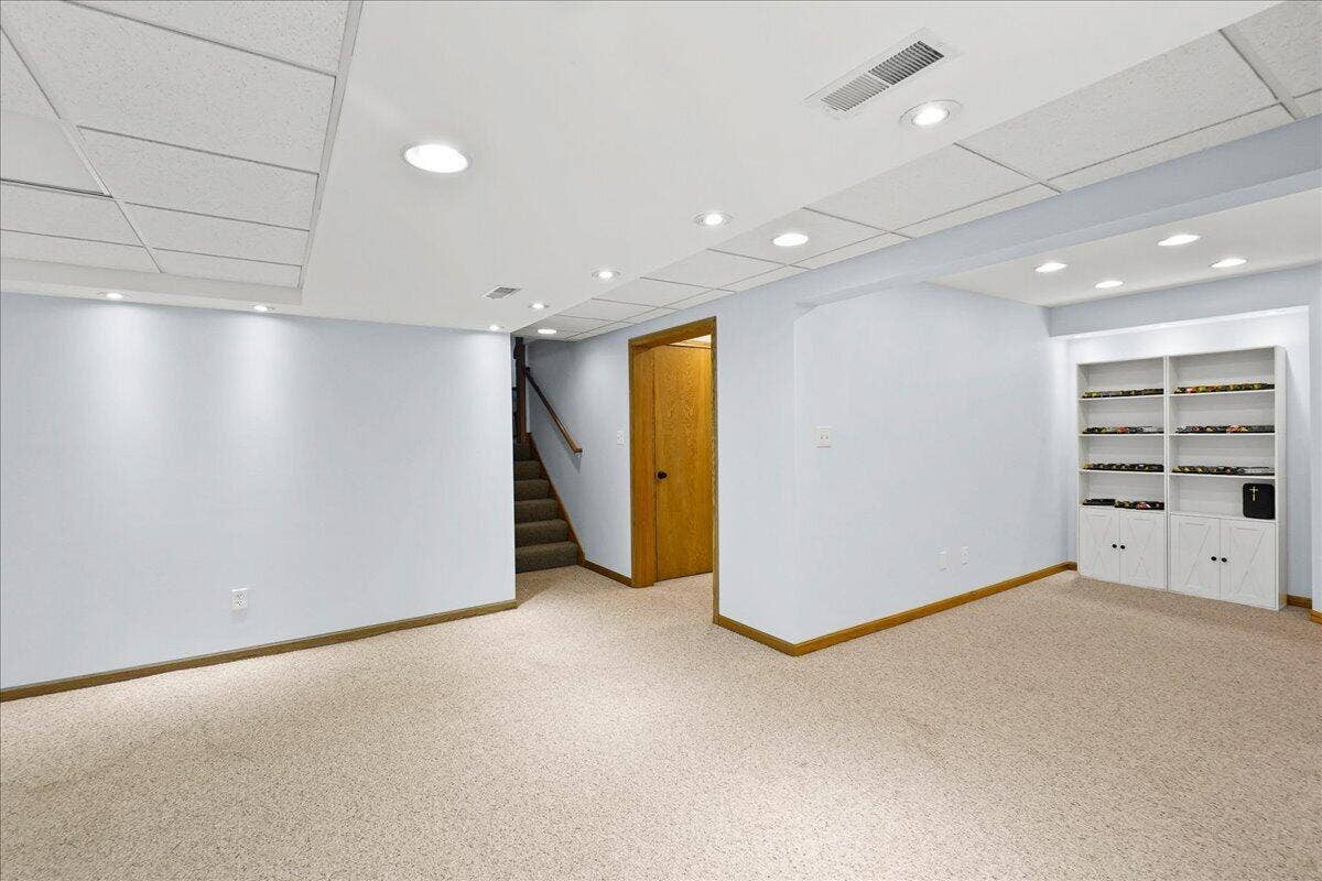 9204 Bryan Lane, Crown Point, IN 46307 18-bryan-18