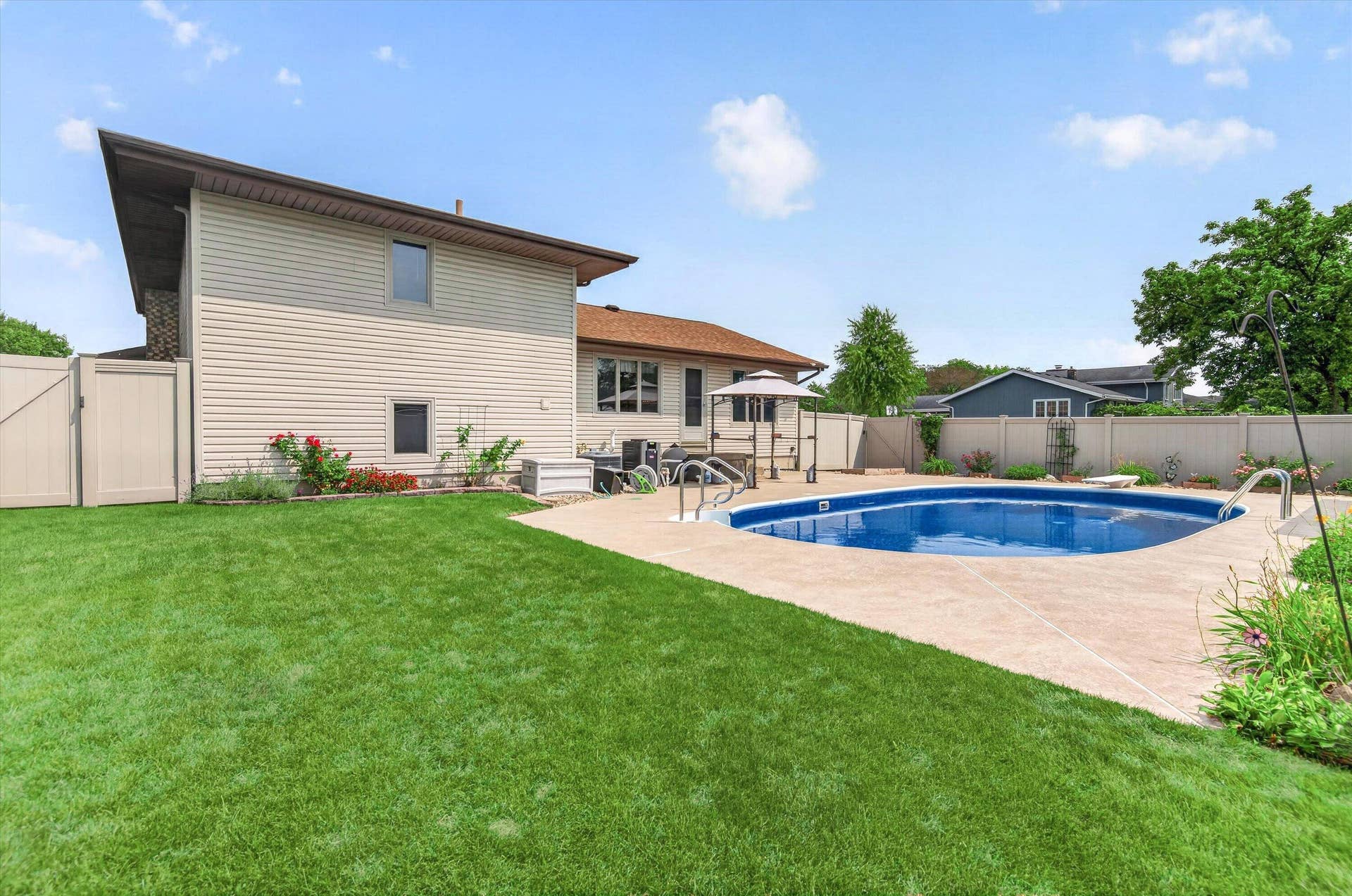 9838 Redbud Road, Munster, IN 46321 -