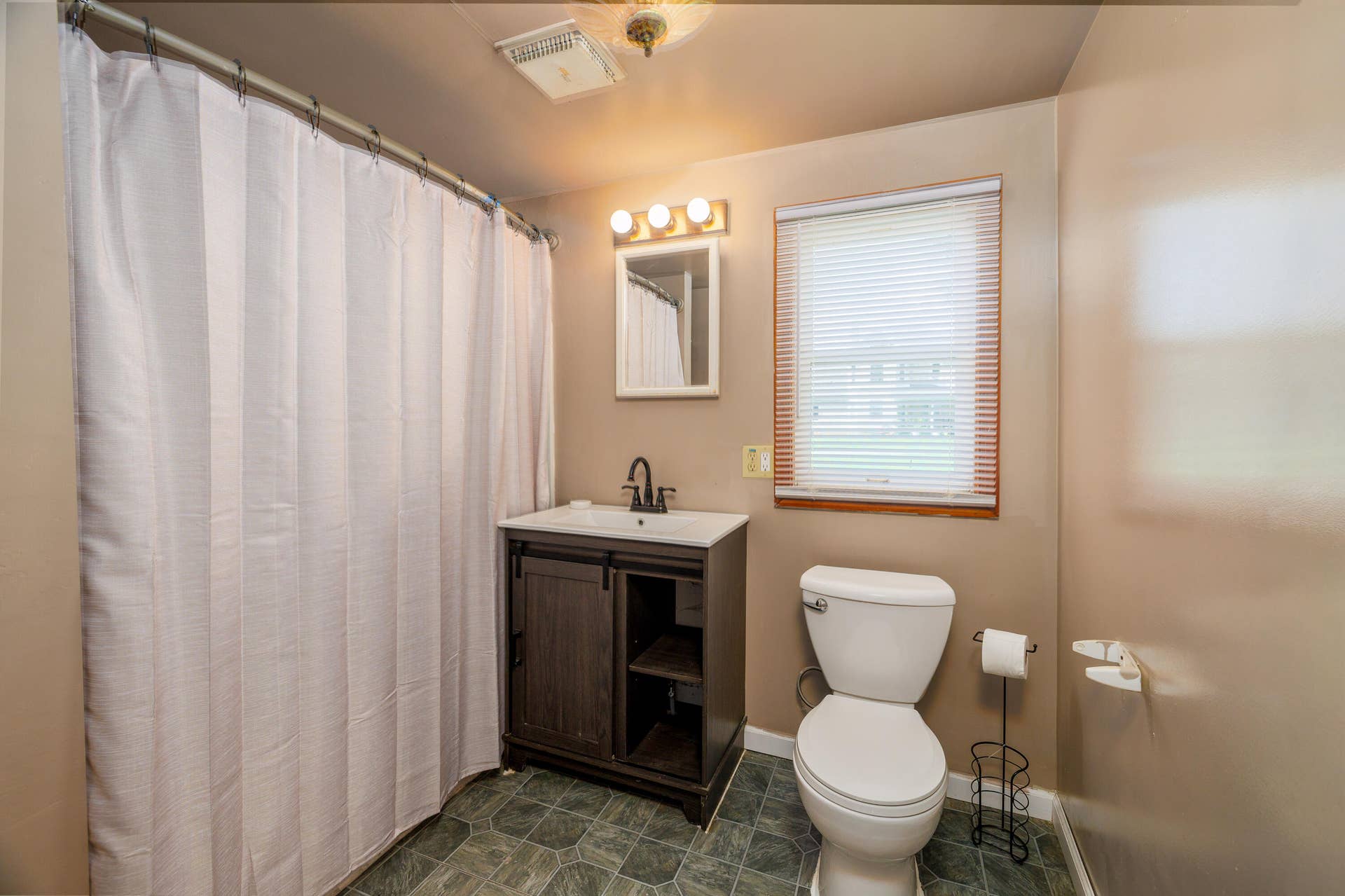 100 N Main St Morocco-15