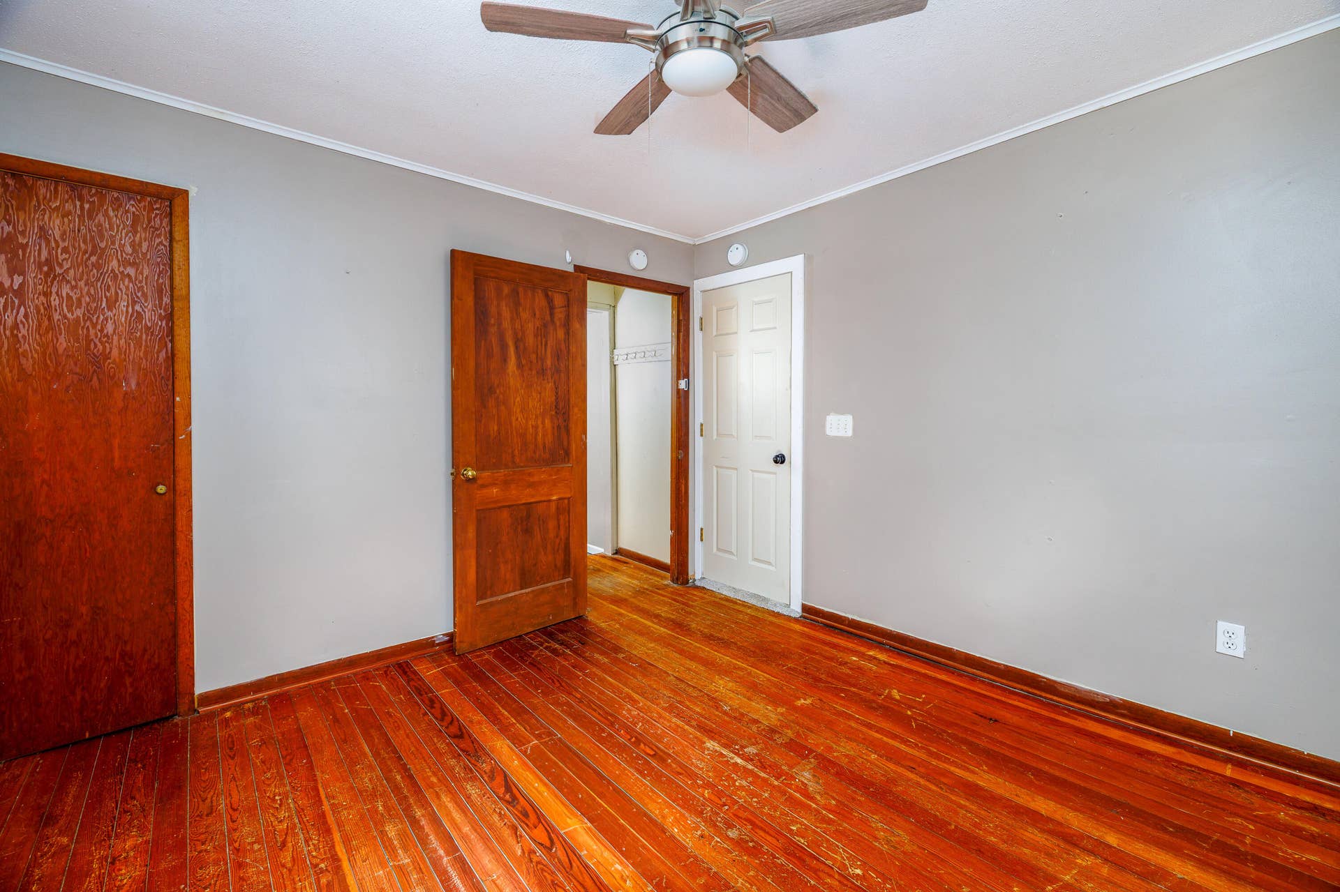 100 N Main St Morocco-12