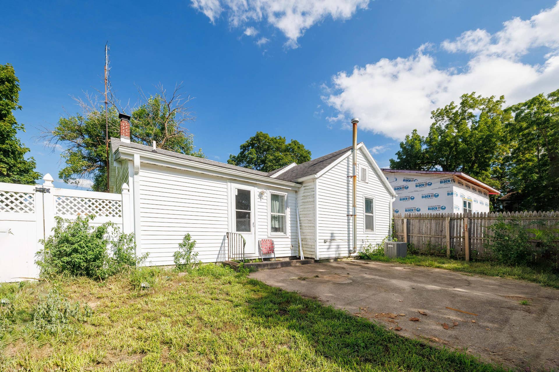 100 N Main St Morocco-19