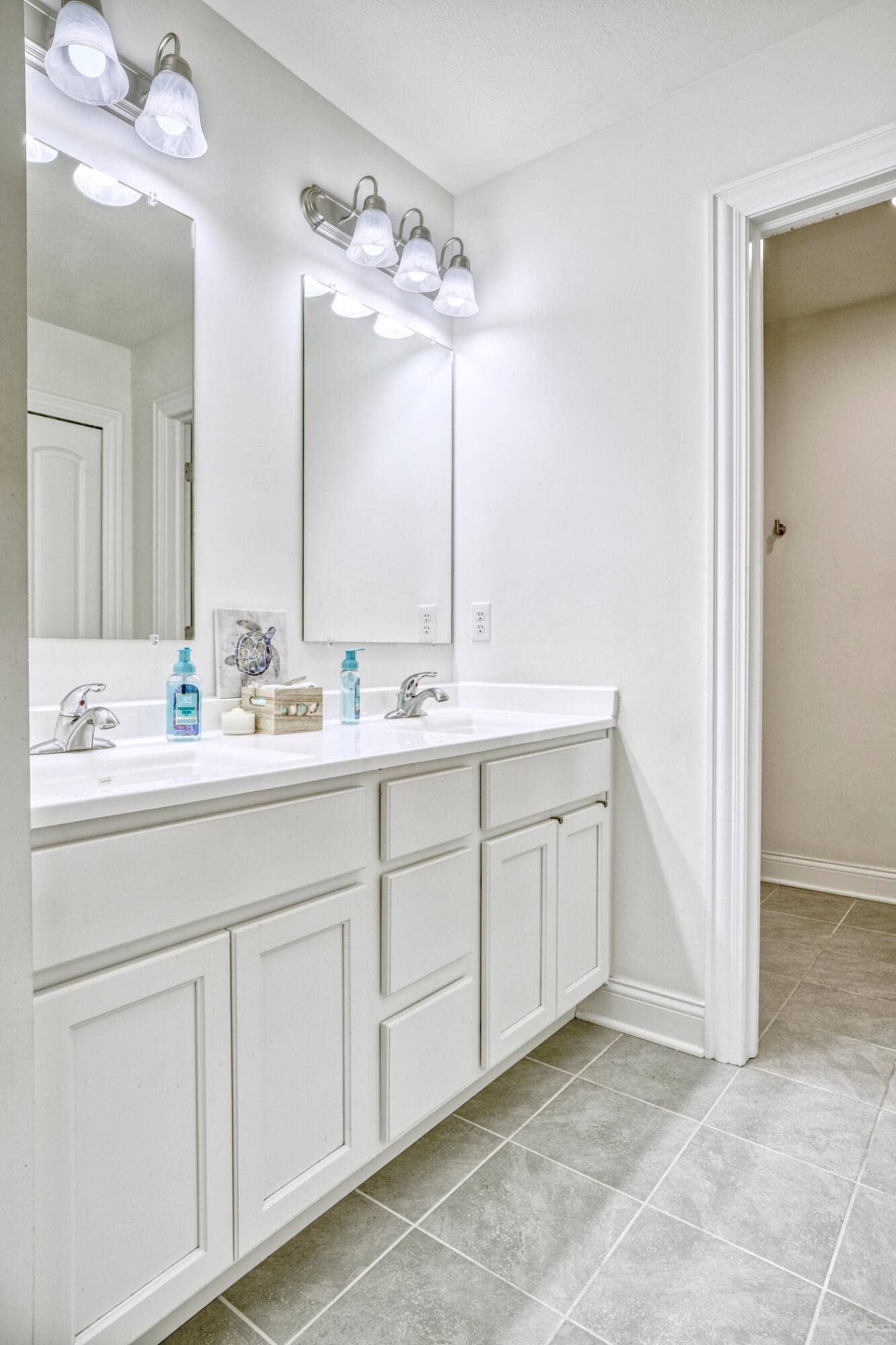 2nd flr bathroom w dbl sink n shower n t