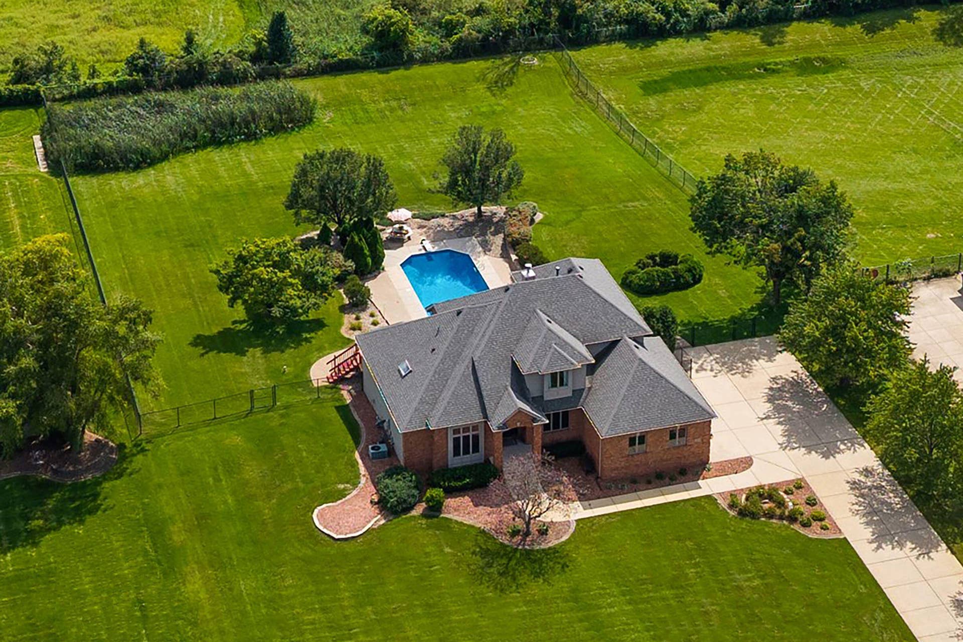 14755 98th Avenue, Dyer, IN 46311 -