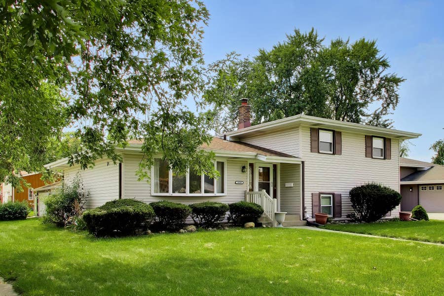 Property photo for 1838 Bluebird Lane, Munster, IN