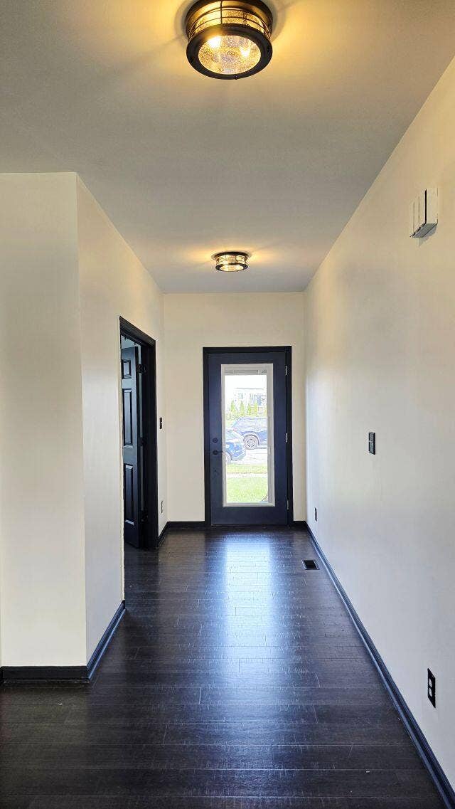 1848 Westridge Drive, Dyer, IN 46311 1848 Westridge Hallway Front Door View