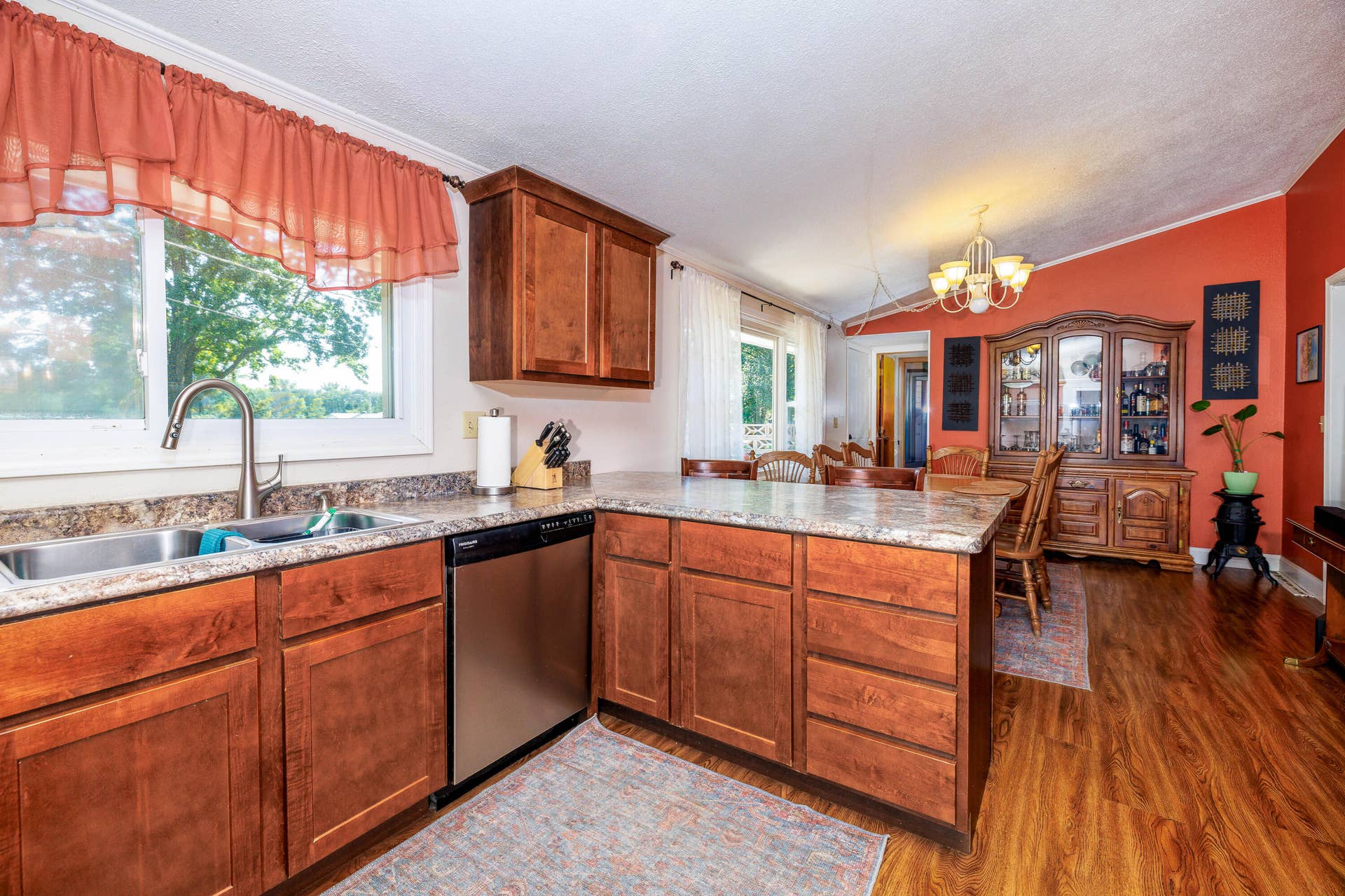 209 E Broadway St Brook-17