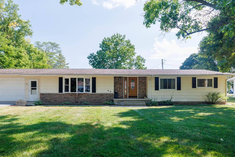 Property photo for 209 Broadway Street, Brook, IN